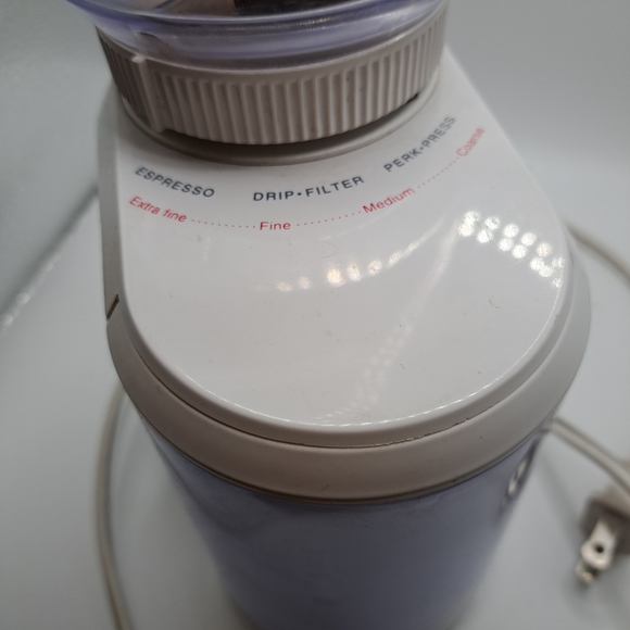 Delonghi Coffee Mill with Timer - Picture 3 of 7